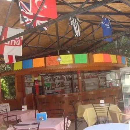 Ξενοδοχείο με διαμερίσματα Cennet Bitez